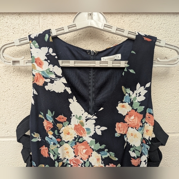 Love Riche Small Floral Sleeveless Dress Lattice Sides - Picture 4 of 14